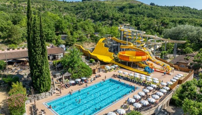 Camping Villeneuve de Berg Ciela Village Le Pommier camping 5 étoiles Ardèche piscine