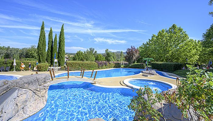 Camping Villeneuve de Berg Ciela Village Le Pommier camping 5 étoiles Ardèche piscine