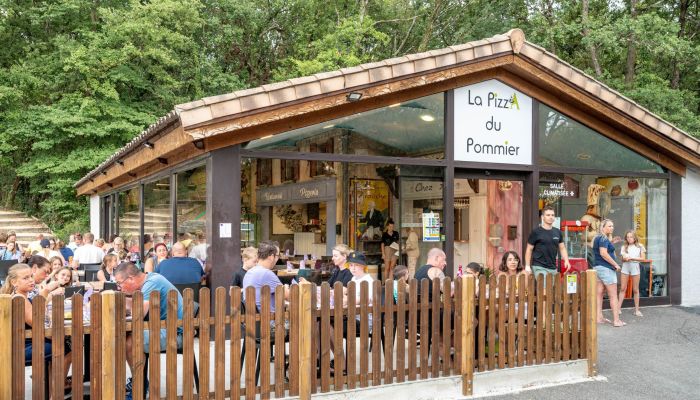 Camping Villeneuve de Berg Ciela Village Le Pommier camping 5 étoiles Ardèche restaurant