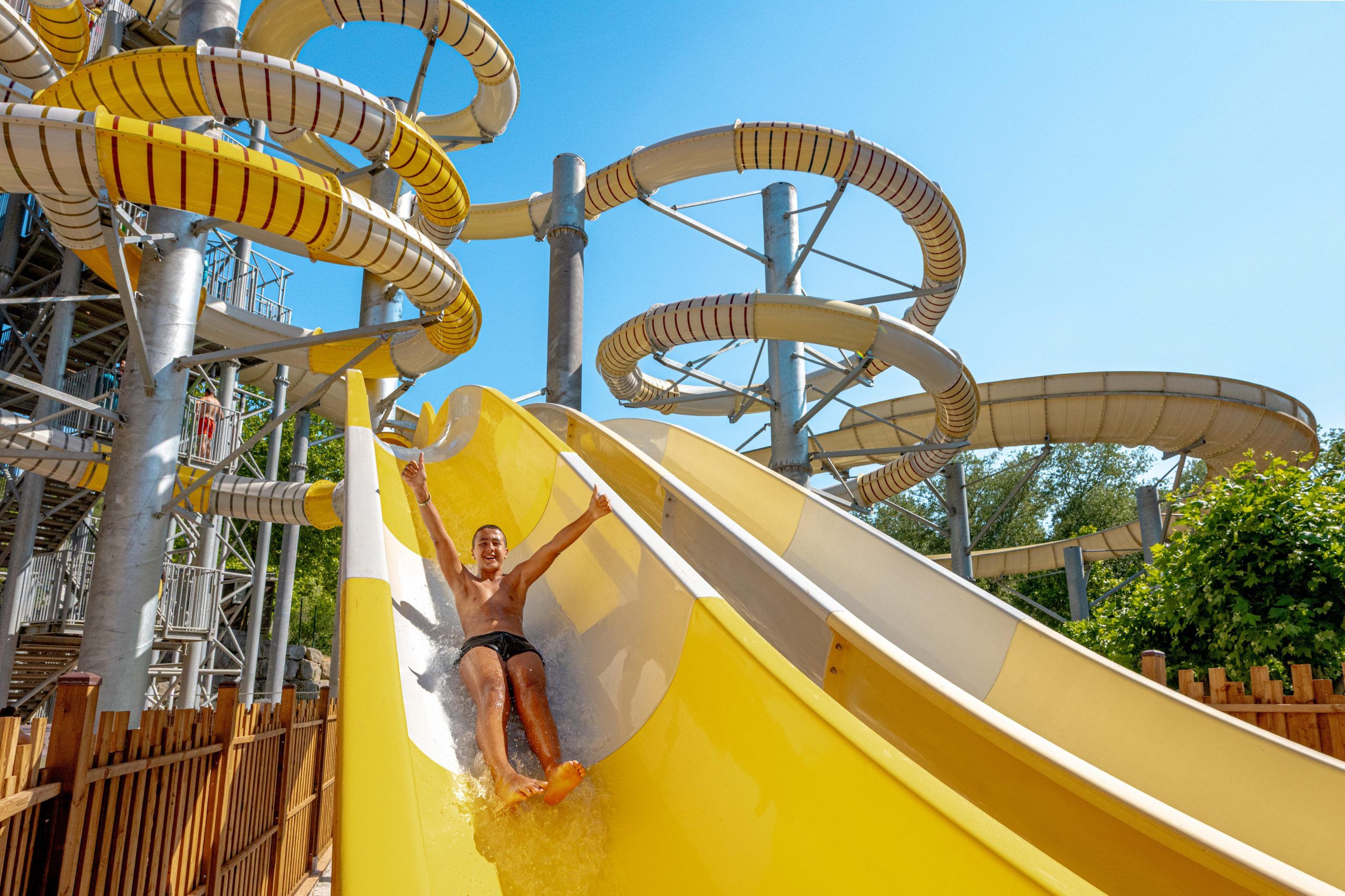 Camping Villeneuve de Berg Ciela Village Le Pommier camping 5 étoiles Ardèche toboggans