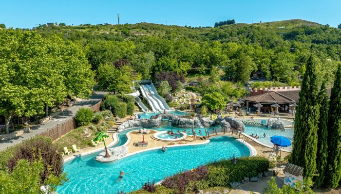 Camping Villeneuve de Berg Ciela Village Le Pommier camping 5 étoiles Ardèche piscine