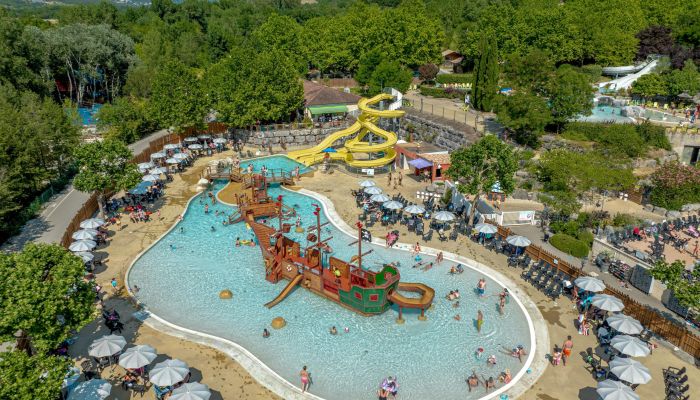 Camping Villeneuve de Berg Ciela Village Le Pommier camping 5 étoiles Ardèche piscine
