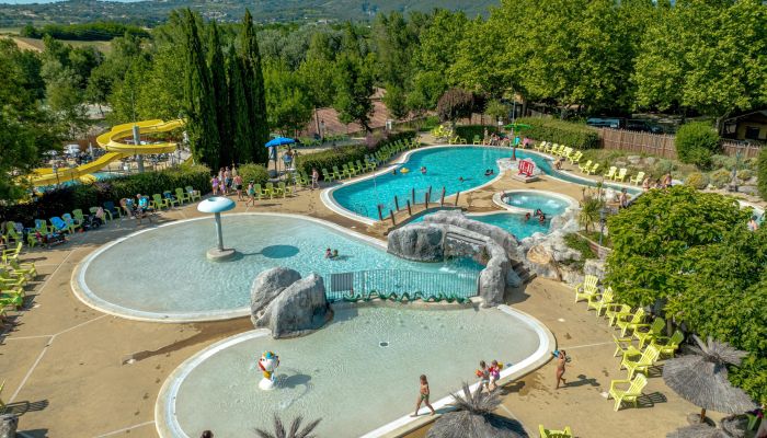 Camping Villeneuve de Berg Ciela Village Le Pommier camping 5 étoiles Ardèche piscine