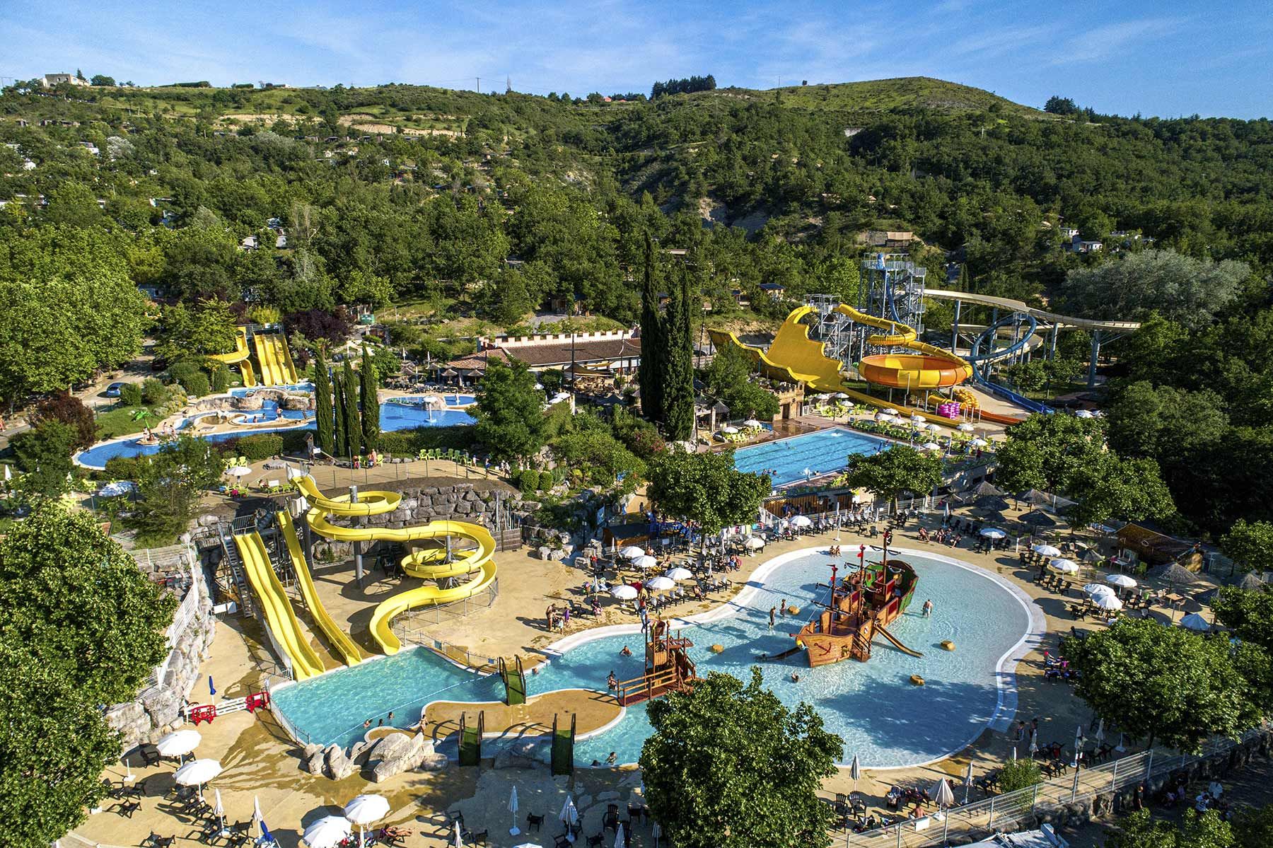 Camping Villeneuve de Berg Ciela Village Le Pommier camping 5 étoiles Ardèche parc aquatique