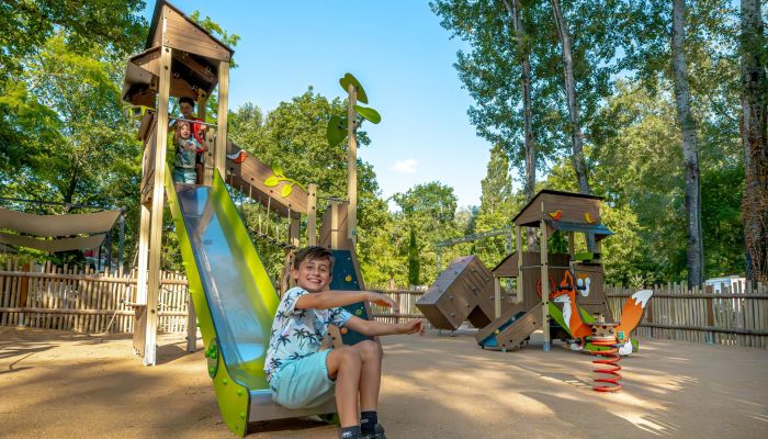 Camping Villeneuve de Berg Ciela Village Le Pommier camping 5 étoiles Ardèche aire de jeux