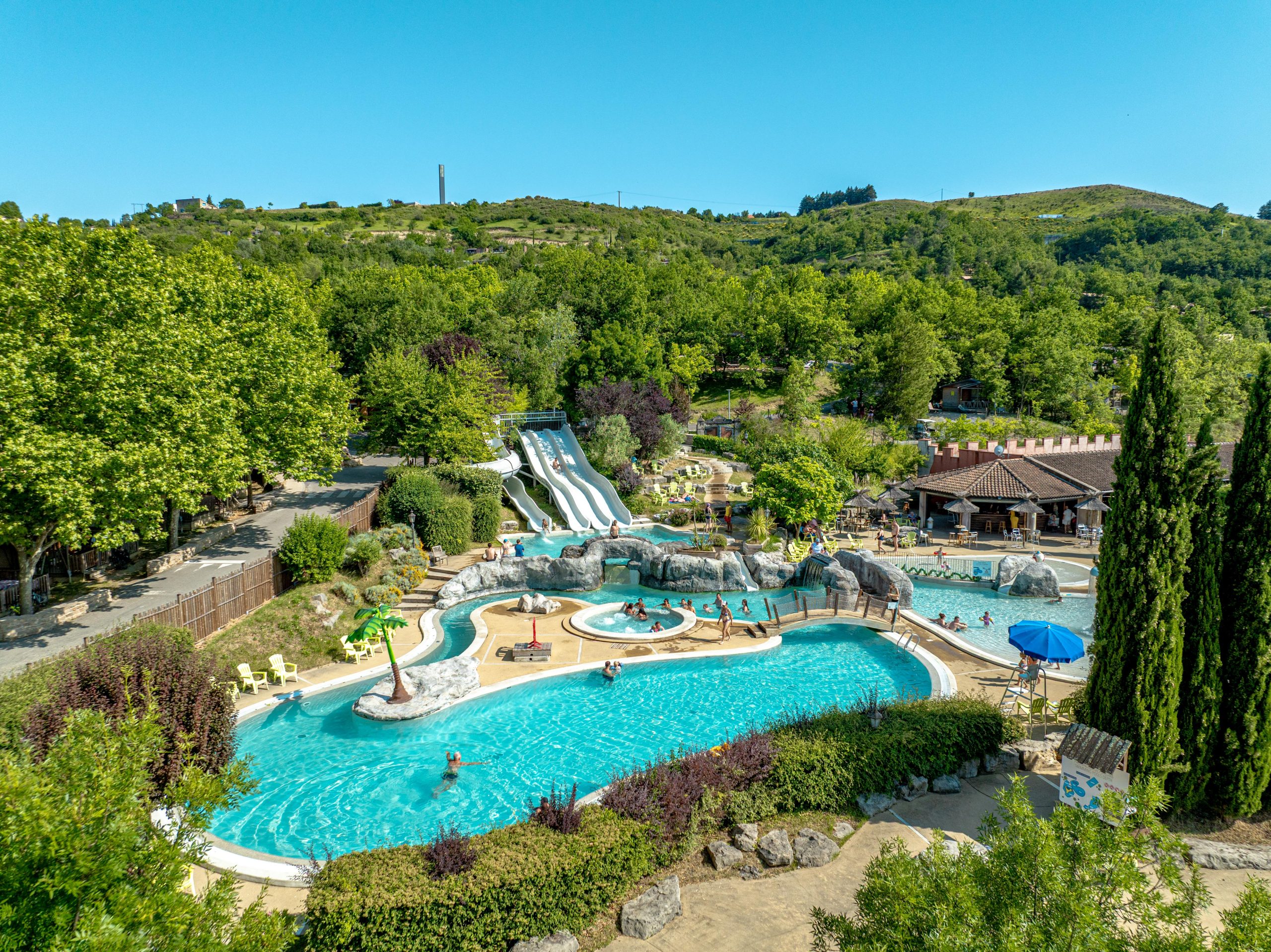 Camping Villeneuve de Berg Ciela Village Le Pommier camping 5 étoiles Ardèche piscine