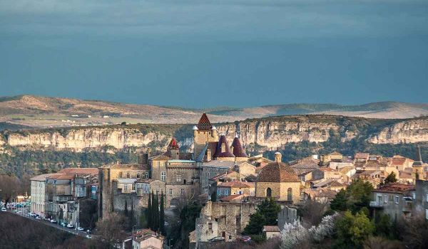 Camping Villeneuve de Berg Ciela Village Le Pommier camping 5 étoiles Ardèche village Aubenas