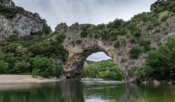 Camping Villeneuve de Berg Ciela Village Le Pommier camping 5 étoiles Ardèche Vallon pont d'arc