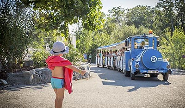Camping Villeneuve de Berg Ciela Village Le Pommier camping 5 étoiles Ardèche petit train